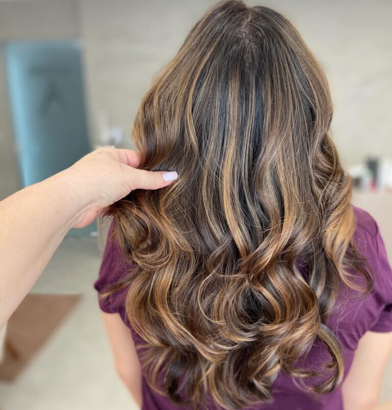 Coloração e mechas · Studio A — salão de beleza em Jardim Vergueiro, Sorocaba - SP